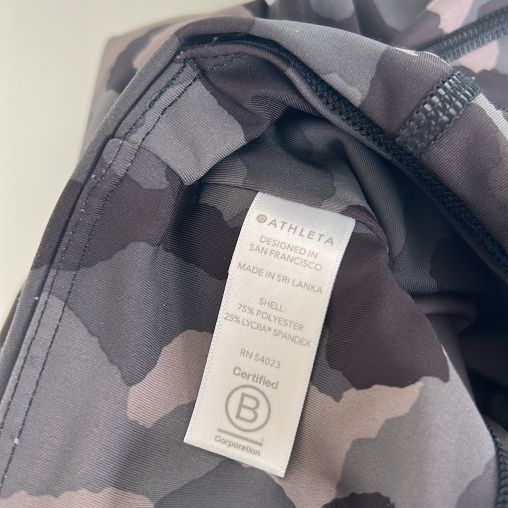 Athleta Lightning Camo 7/8 Tight Size XS - Picture 6 of 11
